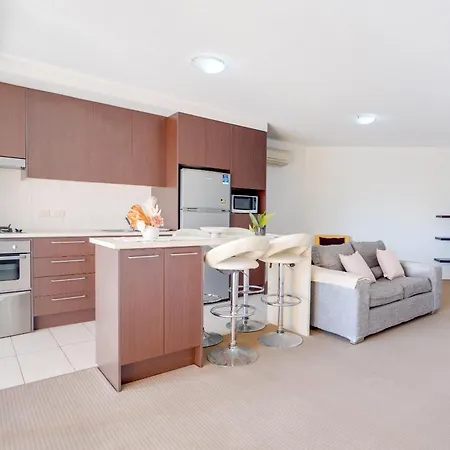 Urban 2br Gem: Chic Retreat Apartment *