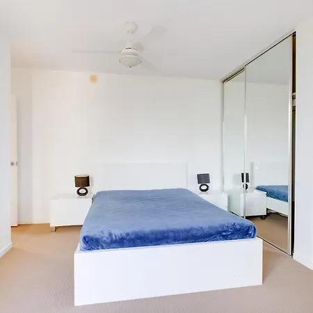 Urban 2br Gem: Chic Retreat Apartment *