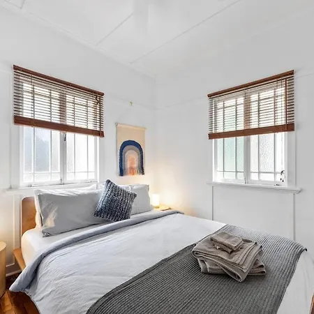 Holiday home Cute & Charming! 3bed/1bath/1car/house~greenslopes