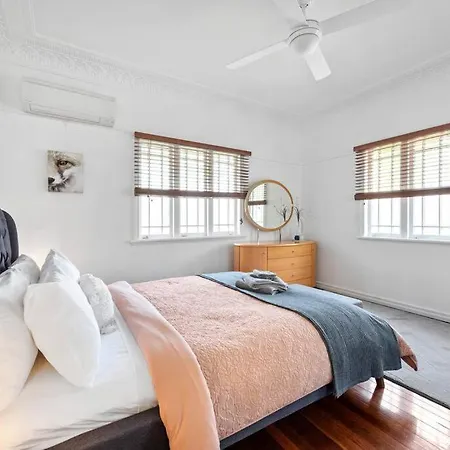 Cute & Charming! 3bed/1bath/1car/house~greenslopes *