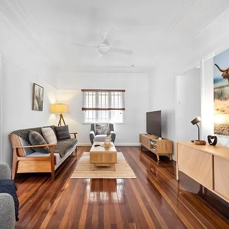 Cute & Charming! 3bed/1bath/1car/house~greenslopes Holiday home *
