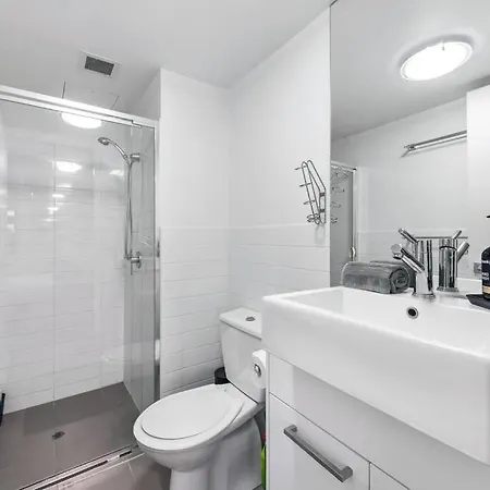 Central & Spacious! 2bed/2bath/1car ~ Gabba Brisbane