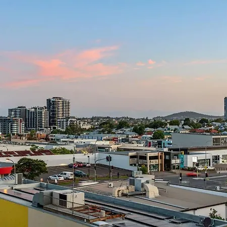Central & Spacious! 2bed/2bath/1car ~ Gabba * Brisbane