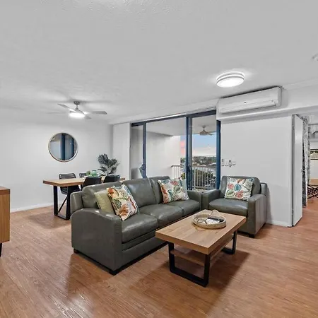Apartment Central & Spacious! 2bed/2bath/1car ~ Gabba *