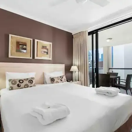 Level 17 Luxury Cbd 2 Bed With Pool And Parking Apartment