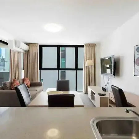 Level 17 Luxury Cbd 2 Bed With Pool And Parking Apartment Brisbane
