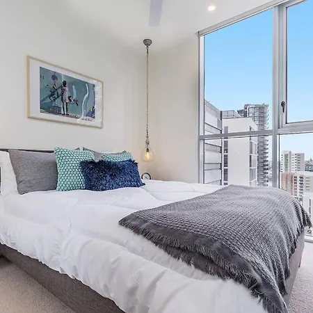 A Rewarding Escape! ~ 2bed/2bath/1car/balcony/view Apartment