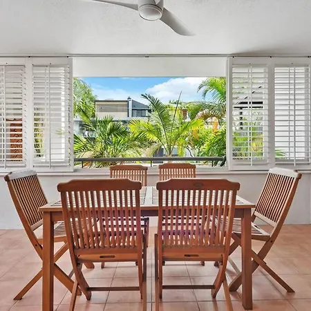 Apartment Sweet ~ 2 Bed/1 Bath/1 Car ~ Teneriffe *