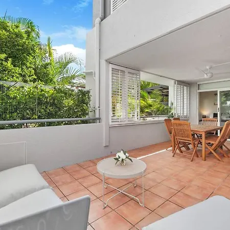 Sweet ~ 2 Bed/1 Bath/1 Car ~ Teneriffe Apartment *