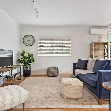 Apartment Sweet ~ 2 Bed/1 Bath/1 Car ~ Teneriffe Brisbane
