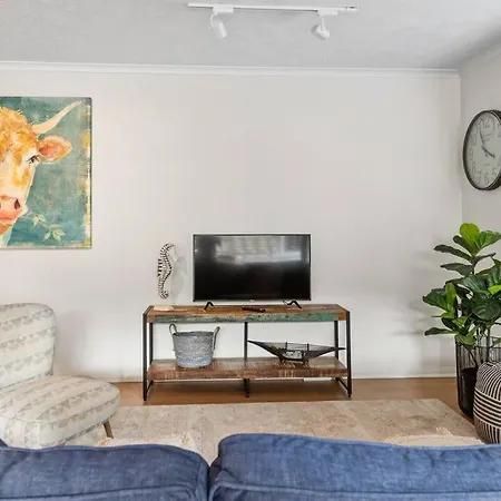 Apartment Sweet ~ 2 Bed/1 Bath/1 Car ~ Teneriffe