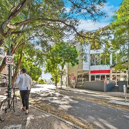 Apartment Sweet ~ 2 Bed/1 Bath/1 Car ~ Teneriffe Brisbane