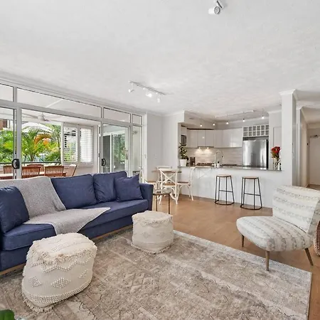 Apartment Sweet ~ 2 Bed/1 Bath/1 Car ~ Teneriffe