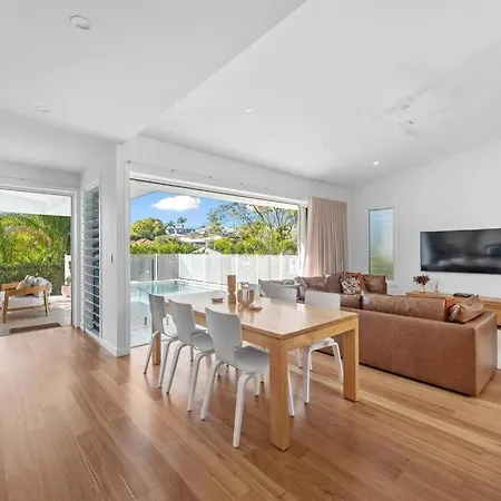 Hotel A Luxury Escape! ~ 4 Bed House ~ Camp Hill