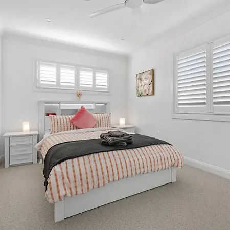 A Luxury Escape! ~ 4 Bed House ~ Camp Hill Hotel 4*