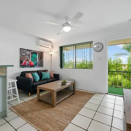 Funky Urban Pad ~ 1 Bed/1 Bath/1 Car ~ New Farm