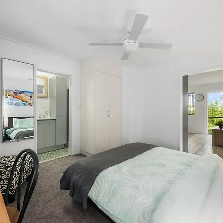 Funky Urban Pad ~ 1 Bed/1 Bath/1 Car ~ New Farm * Brisbane