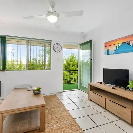 Apartment Funky Urban Pad ~ 1 Bed/1 Bath/1 Car ~ New Farm *