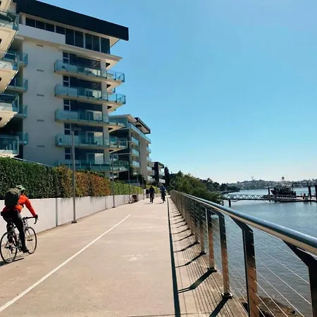 Leafy, Quiet Hideaway! 2bed/2bath/1car~ Teneriffe Brisbane