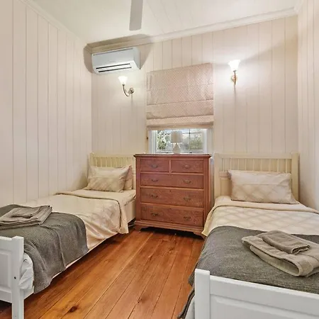 The Family Getaway ~ 3 Bed/2 Bath/1car ~ Wooloowin *