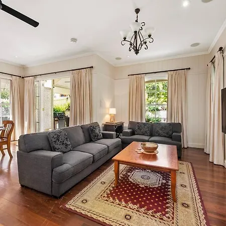 The Family Getaway ~ 3 Bed/2 Bath/1car ~ Wooloowin Holiday home Brisbane