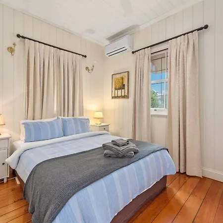 The Family Getaway ~ 3 Bed/2 Bath/1car ~ Wooloowin Holiday home Brisbane