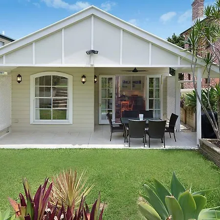 The Family Getaway ~ 3 Bed/2 Bath/1car ~ Wooloowin *