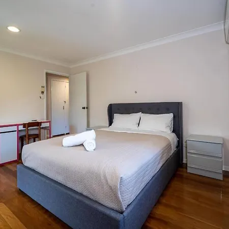 Holiday home 13km From Cbd & Airport Comfortable House Brisbane