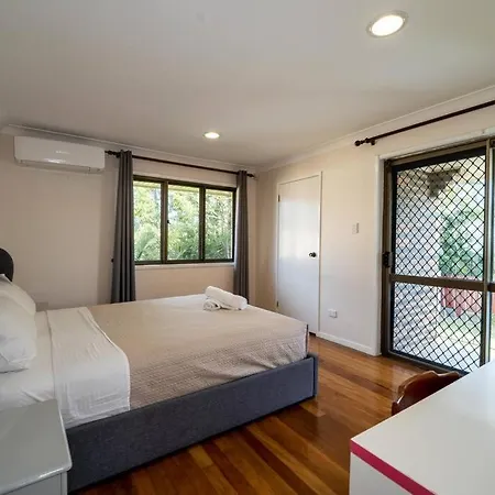 Holiday home 13km From Cbd & Airport Comfortable House Brisbane