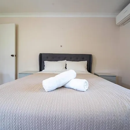 Holiday home 13km From Cbd & Airport Comfortable House