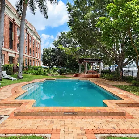 Tranquil Vista With Pool And Park Brisbane
