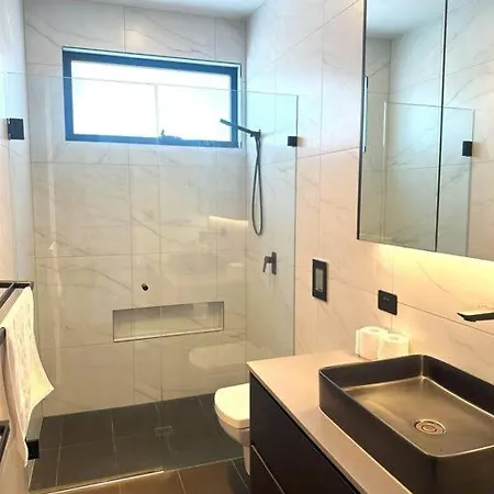 Luxurious New With Pool & Bathtub Holiday home *
