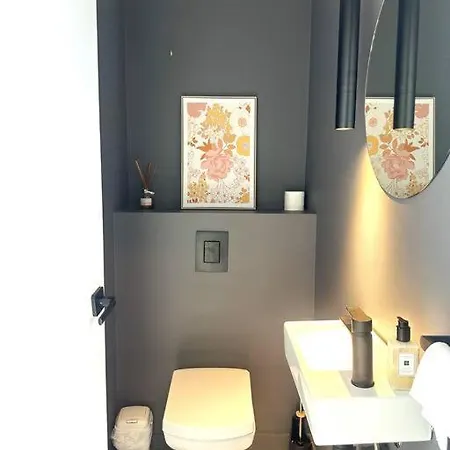 Holiday home Luxurious New With Pool & Bathtub *