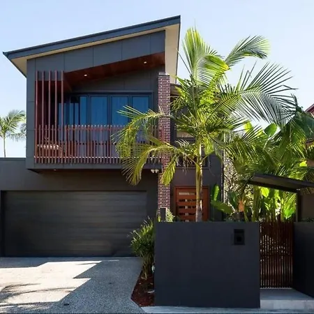 Luxurious New With Pool & Bathtub * Brisbane