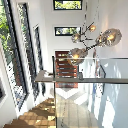 Luxurious New With Pool & Bathtub * Brisbane