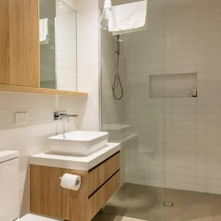 Apartment West End Executive Suite, On The River. *