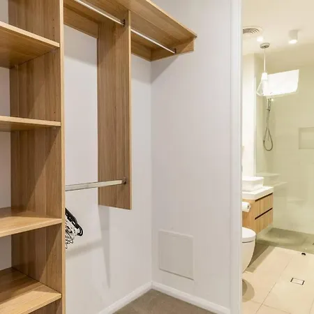 West End Executive Suite, On The River. Apartment Brisbane