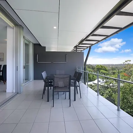Treetop Horizons - Experience Red Hills Local Vibe Apartment *