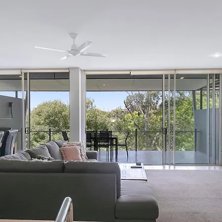Apartment Treetop Horizons - Experience Red Hills Local Vibe *
