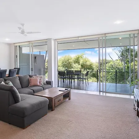 Treetop Horizons - Experience Red Hills Local Vibe Brisbane