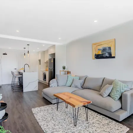 Cityscape Comfort 2br Abode W/ Balcony & Parking *