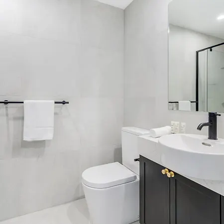 Cityscape Comfort 2br Abode W/ Balcony & Parking Apartment *