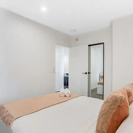 Cityscape Comfort 2br Abode W/ Balcony & Parking * Brisbane