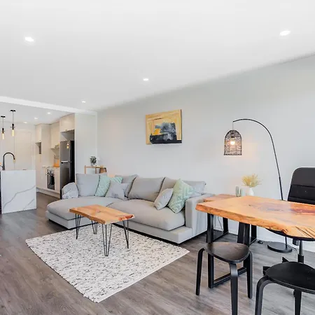 Cityscape Comfort 2br Abode W/ Balcony & Parking Apartment *