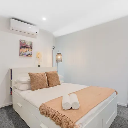 Cityscape Comfort 2br Abode W/ Balcony & Parking Apartment Brisbane