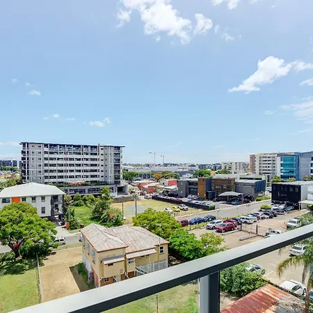 Cityscape Comfort 2br Abode W/ Balcony & Parking Apartment *