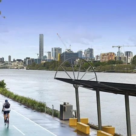 Stunning 1b1b River View Apt W Parking + Wifi Apartment *