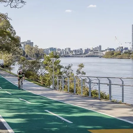 Stunning 1b1b River View Apt W Parking + Wifi Apartment
