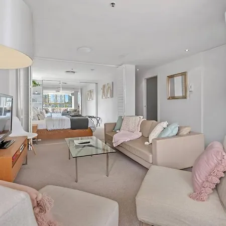Apartment Boom! ~ Skyline City, Water + Story Bridge Views