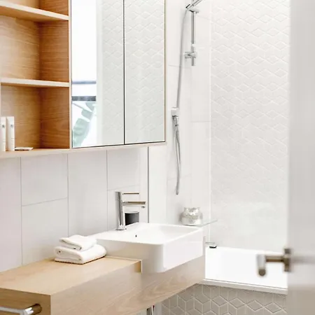 Modern 3br Retreat With Sauna - The Loft